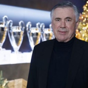 开云体育APP下载-安切洛蒂：典礼三中场仍是最佳 本泽马能踢到40岁