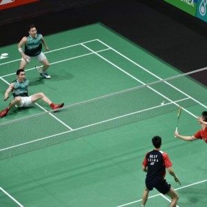 男单全军覆没男双齐齐过关 “难兄难弟”冰火两重天